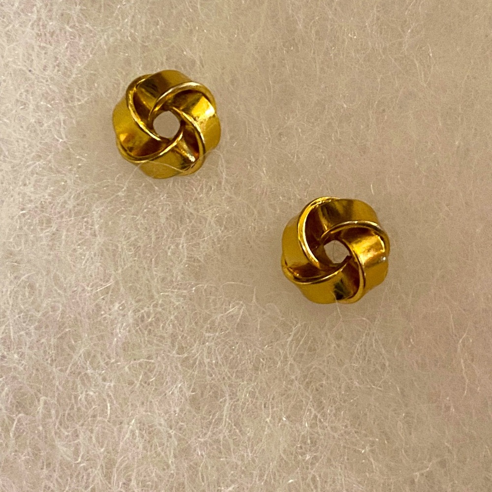 14K Good Love Knot Earrings.